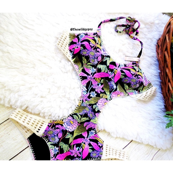 NWT Victoria’s Secret Crotchet floral one piece 🌿 - Picture 2 of 6